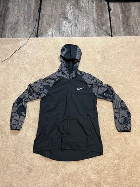 Women’s Nike Running Jacket Size Medium